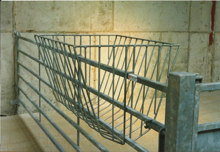 Hay rack corner traditional stubbs steel